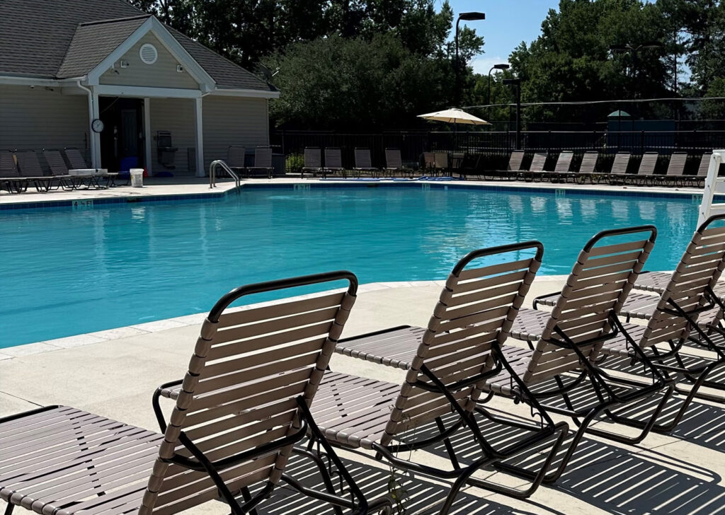 planters row pool chairs